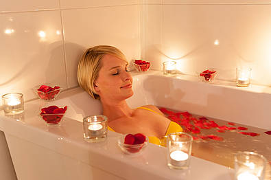 Entspannen im warmen Bad in den Naturheilkunde Hotels Wilfinger